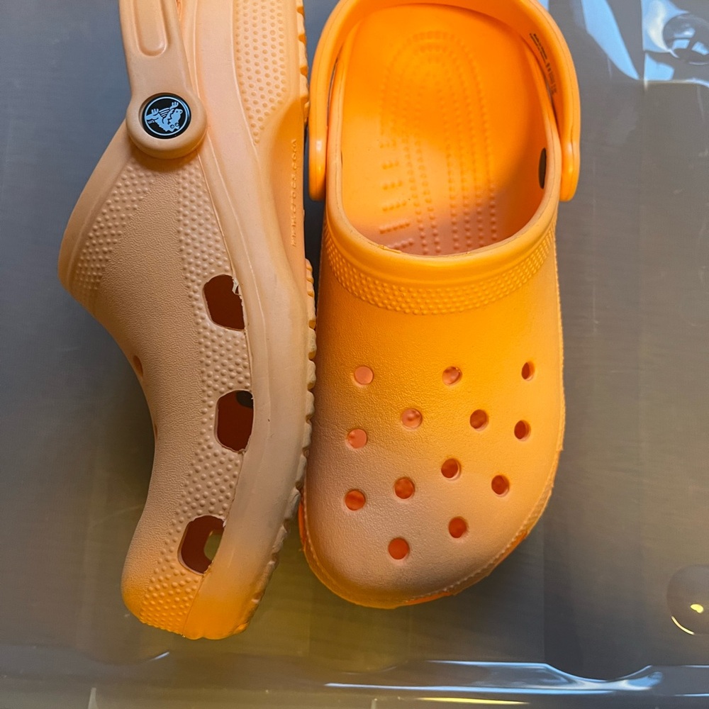 CROCS  Orange/Peach Men 6 women’s 8. - Picture 4 of 4